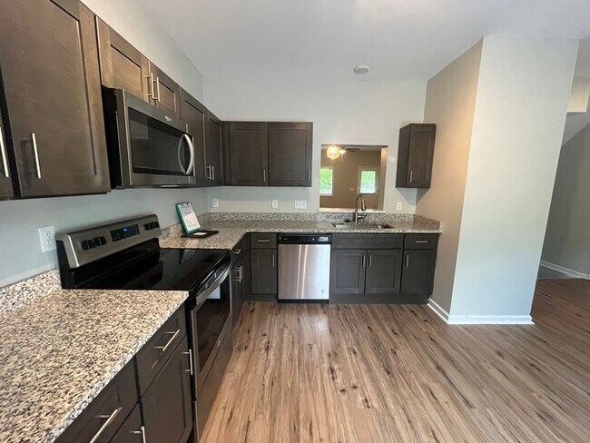 Foto del edificio - 3-Bedroom Townhome Covington
