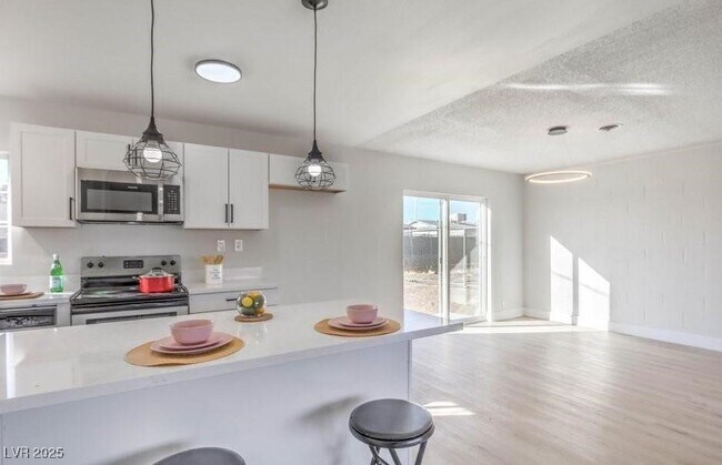 Foto del edificio - 2033 Hassell Ave