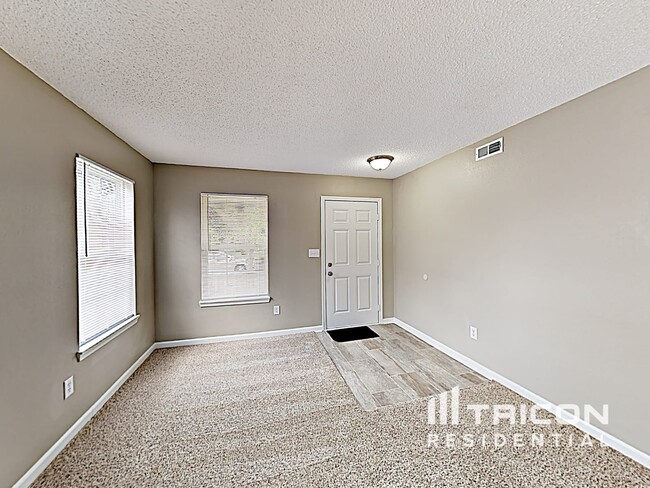 Foto del edificio - 5635 High Timber Ln