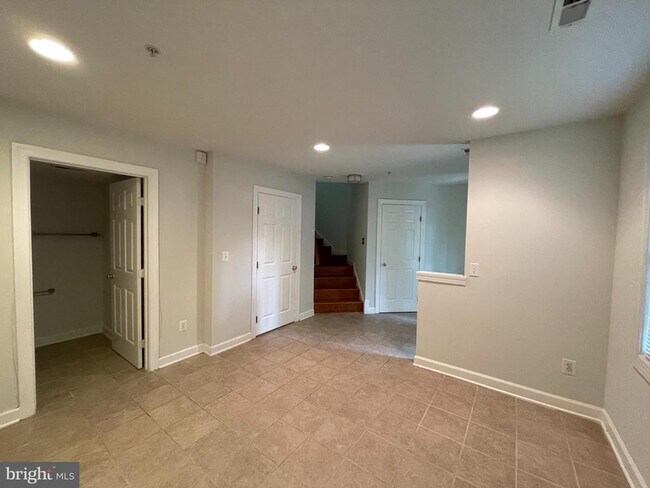 Building Photo - 8141 Skelton Cir