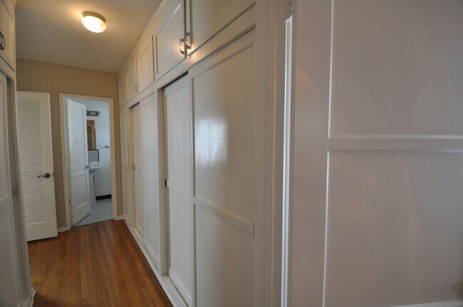 Building Photo - 14418