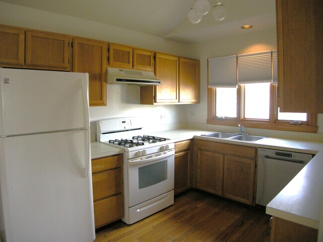 Building Photo - 250 Doral Ct