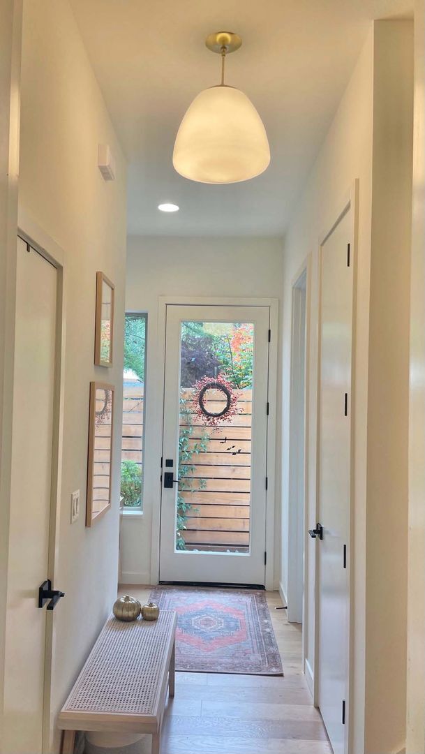 Foto del edificio - Luxurious 3 Bed, 3.5 Bath Custom Townhouse in Coveted Sellwood Location!