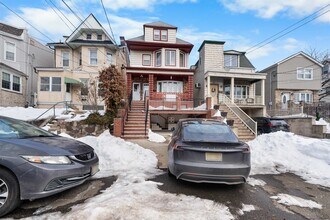 Building Photo - 43 E 43rd St