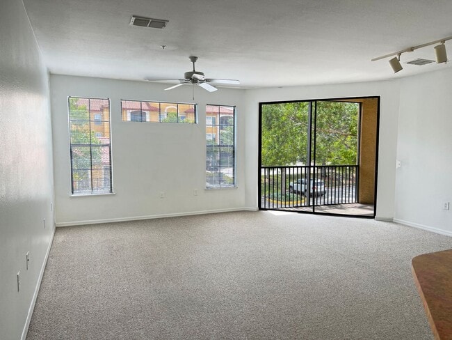 Photo - Spacious 3 Bed 2 Bath Unit For Rent in Orl... Apartment
