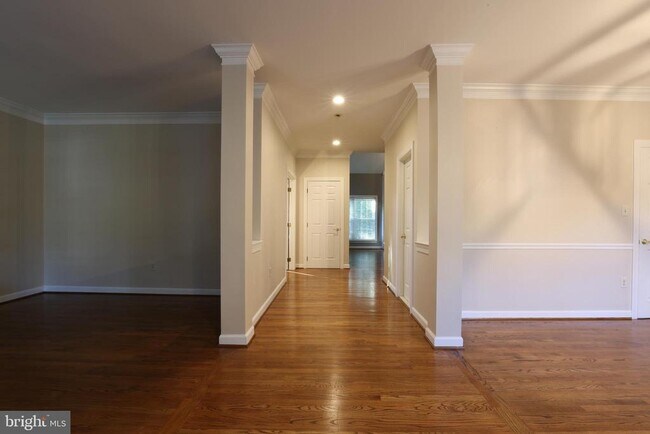 Foto del edificio - 6732 Rock Brook Dr