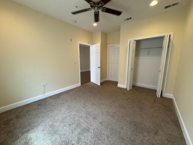 Foto del edificio - 1846-2 Belle Vue Way