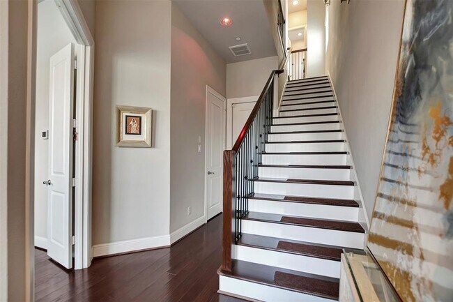 Building Photo - 4015 Lillian St