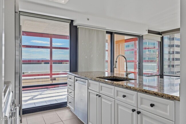 Foto del edificio - 4808 N 24th St