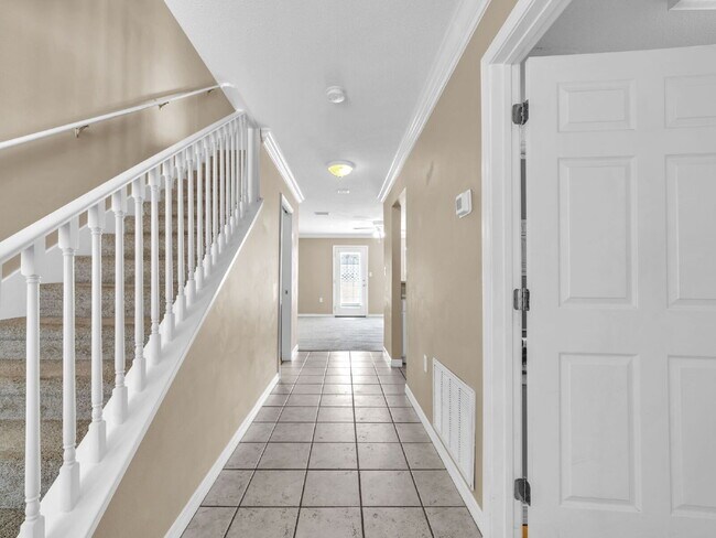 Foto del edificio - Charming 2-Bedroom Townhouse Retreat on Sc...