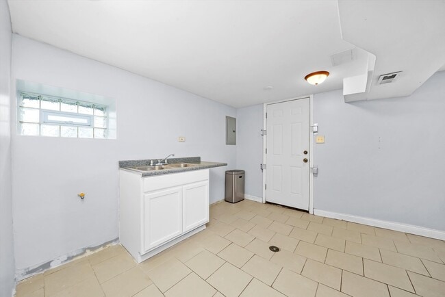 Building Photo - 1251 N PARKSIDE Ave