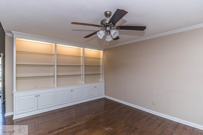 Foto del edificio - Spacious & Renovated Townhouse in Willow Run * Goldsboro