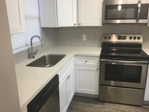 Building Photo - 11441 NW 39th Ct