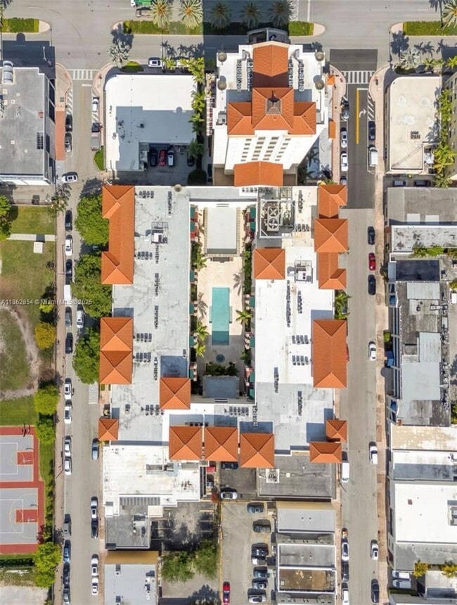 Building Photo - 1805 Ponce de Leon