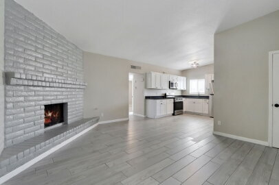 Foto del edificio - 2 bedroom, 1 bathroom single-story duplex