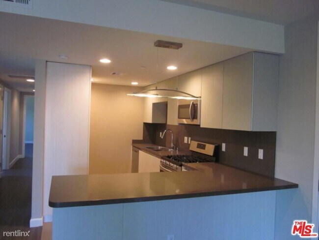 Foto del edificio - 5826 W Olympic Blvd