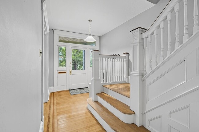 Foto del edificio - Historic 5-bedroom Home in Squirrel Hill