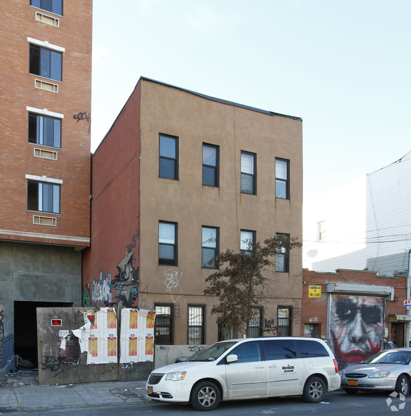 Primary Photo - 21 Bogart St
