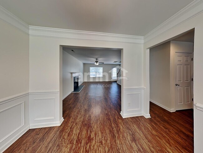Foto del edificio - 1649 Woods Ln