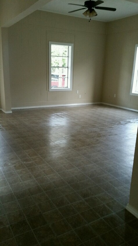 Foto principal - 4610 Schroeder St
