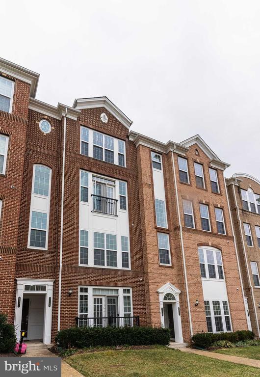 Building Photo - 42769 Keiller Terrace