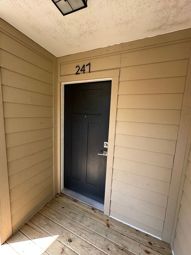 Building Photo - Town Creek Properties - South Gregg