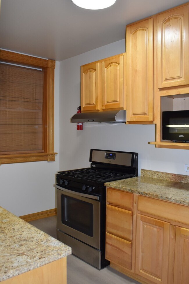 Foto del edificio - 7303 N Wolcott Ave
