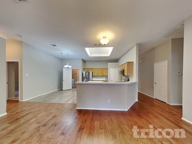 Building Photo - 4702 Valleyview Dr