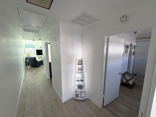 Foto del edificio - 907 Gibbs Rd