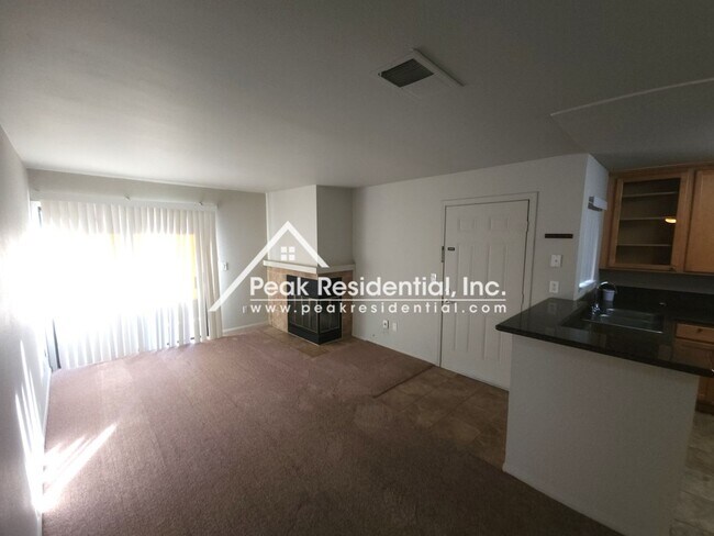 Foto del edificio - Nicely Updated Rosemont 2bd/1+ba Condo - P...