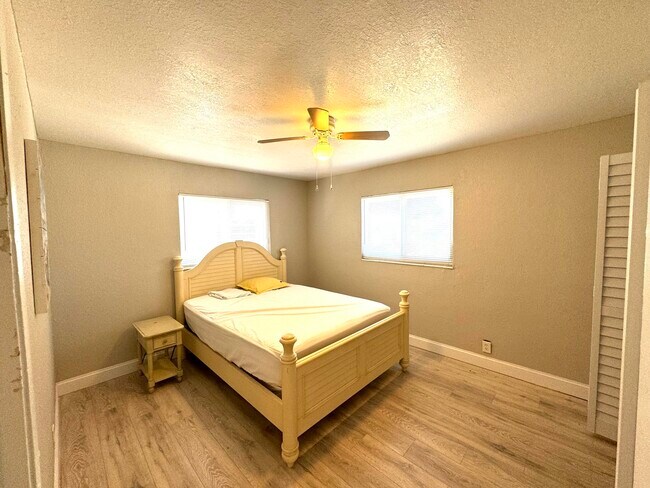 Building Photo - 716 22nd St