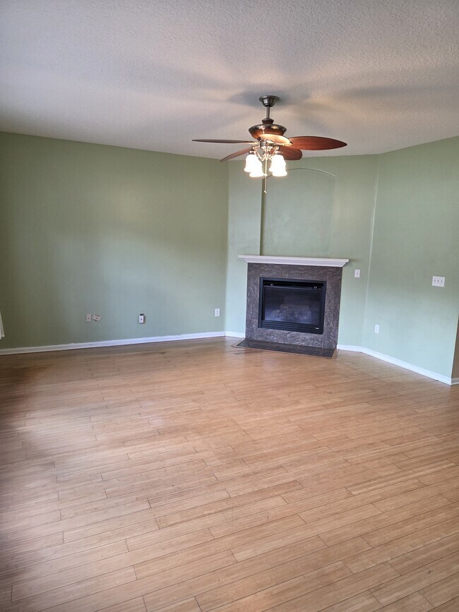 Foto del edificio - 1042 Drakefeather Dr