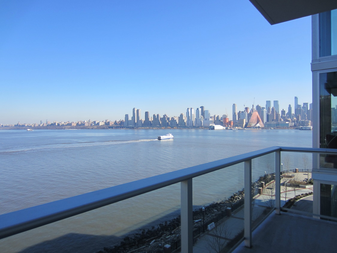 Your Private Balcony - 1000 Avenue At Port Imperial