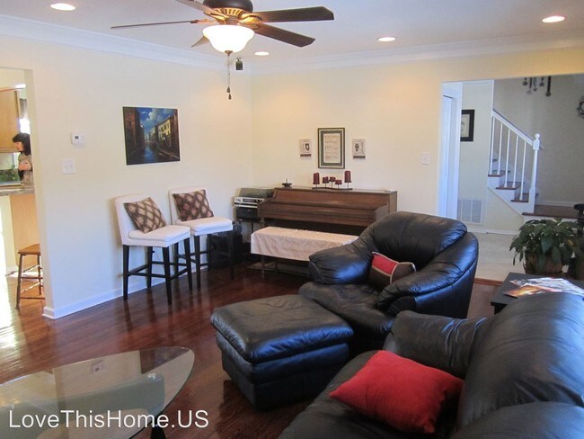 Building Photo - 5 br, 2.5 bath House - 204 Daphne Dr