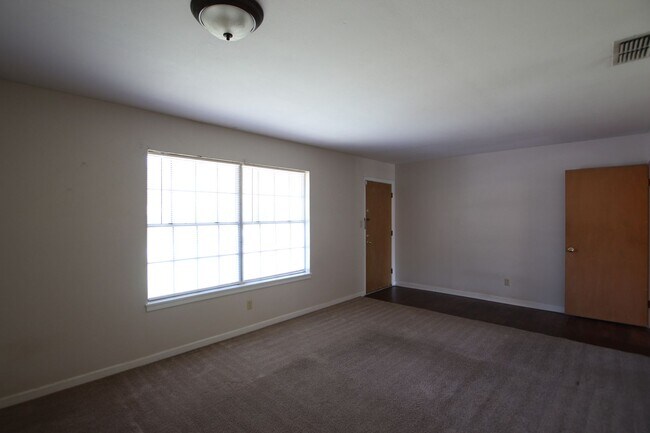 Foto del edificio - Coming Soon! 3 Bedroom 2 Bath Rental is So...