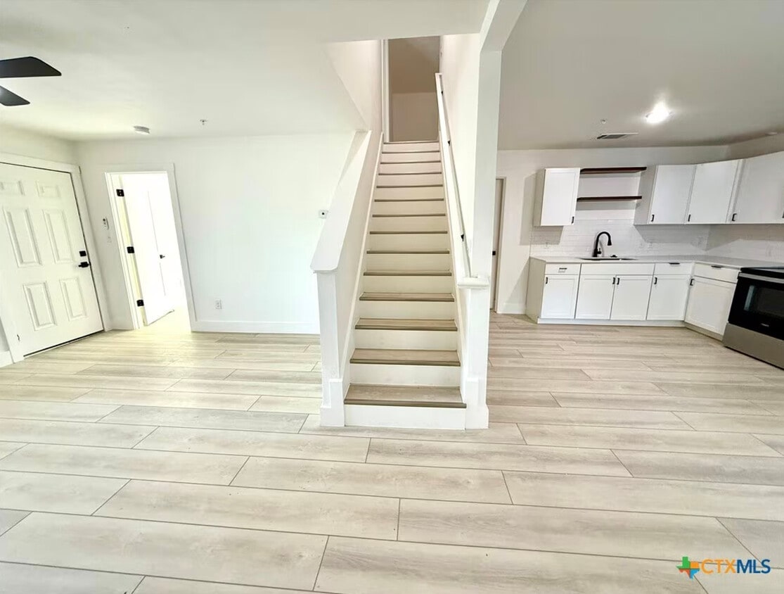 Foto principal - 2204 W San Antonio St