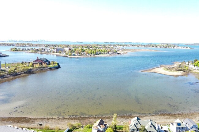 Building Photo - 158 Bridge St