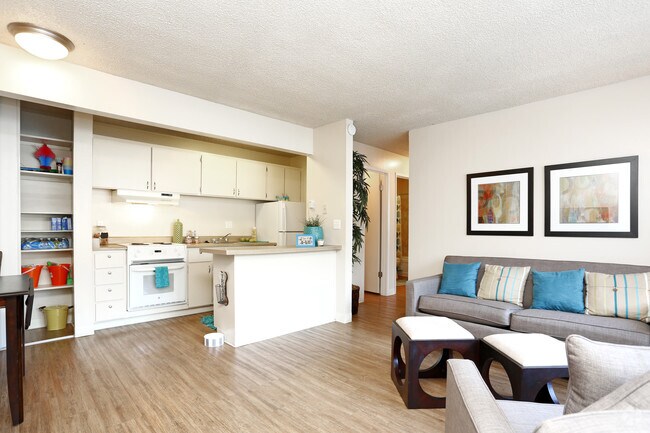 2HAB,1BA-850 ft² - J Street