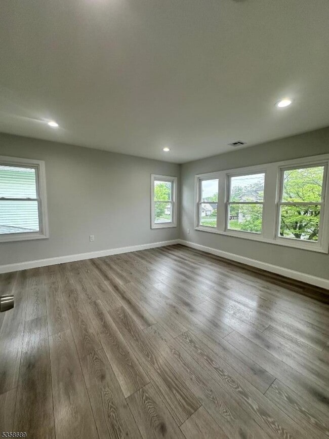 Foto del edificio - 1341 E 2nd St