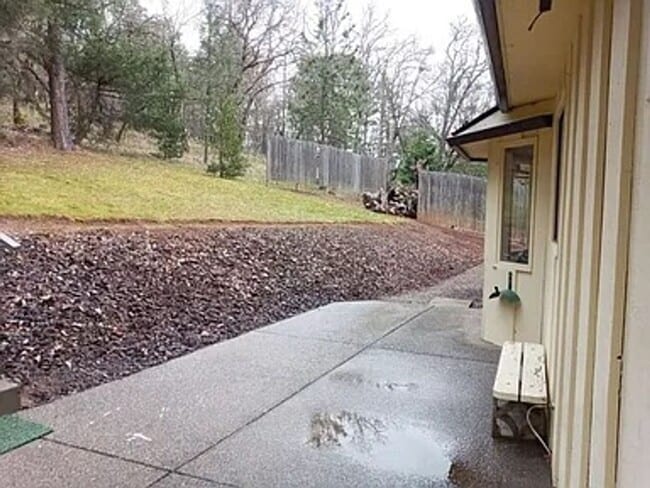 Building Photo - Country Living at it's best