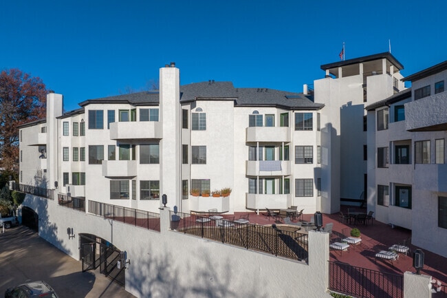 Building Photo - The Maxwell