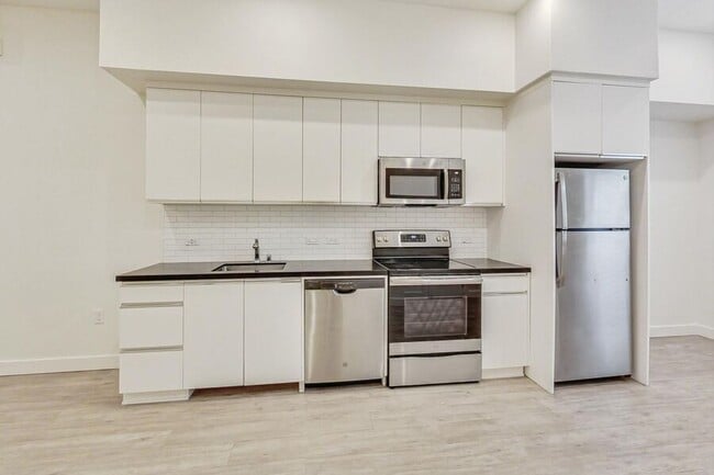 Building Photo - 411 29th St