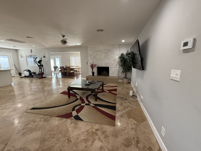 Building Photo - 3255 El Camino Rd