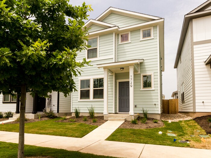 Foto principal - 1729 Artesian Springs Xing