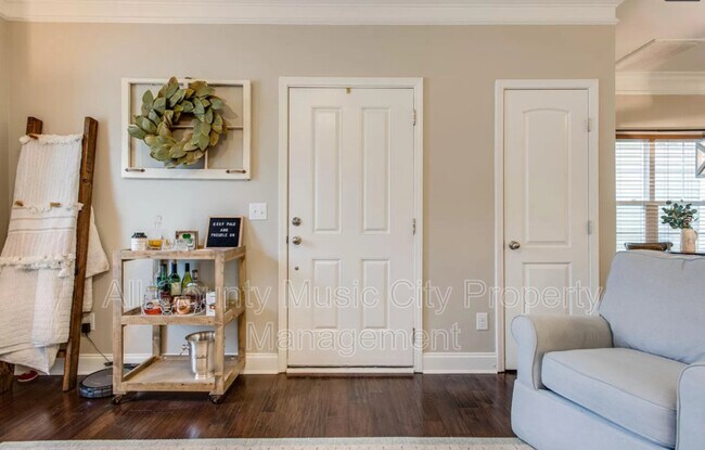 Foto del edificio - 6735 Sunnywood Dr