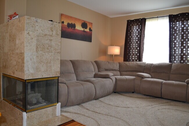 Foto del edificio - 1045 Savoy Ct
