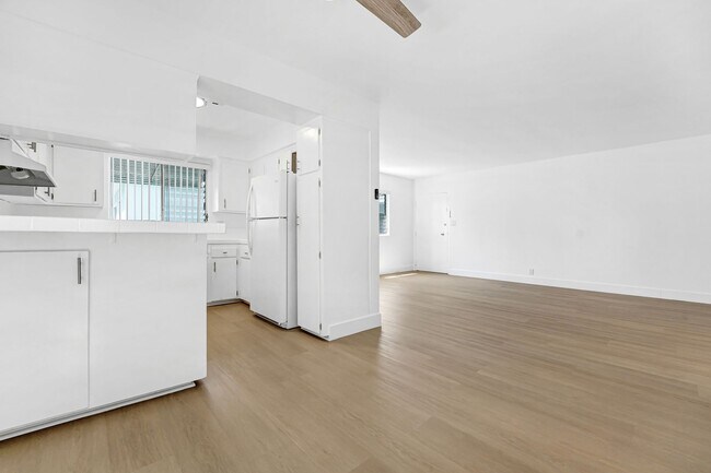 Foto del edificio - 744 S Windsor Blvd