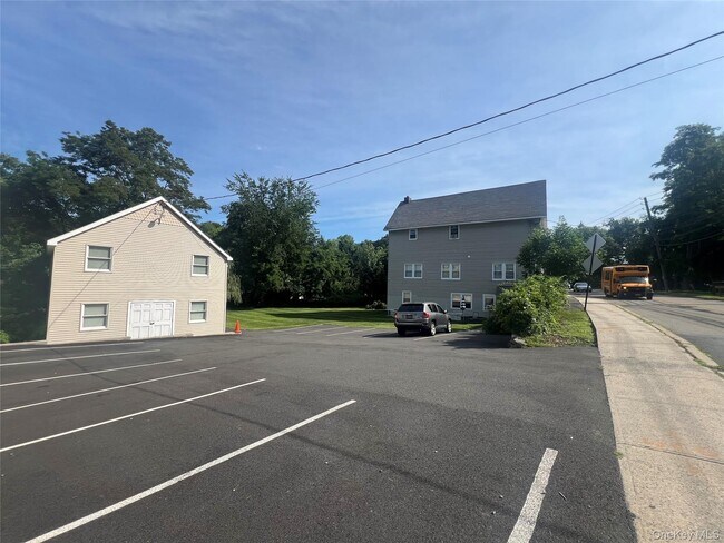 Foto del edificio - 1225 E Main St