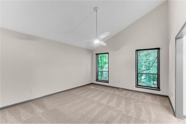 Foto del edificio - 5281 W Jones Bridge Rd