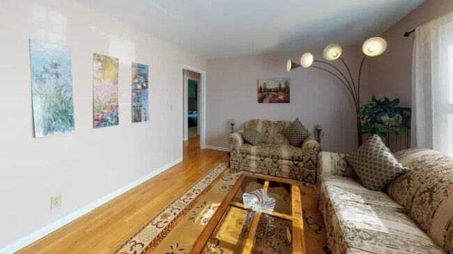 Building Photo - 112 Camelot Dr